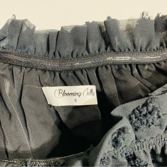 BLOOMING Jelly Swiss Dot Off the Shoulder Blouse - Picture 6 of 11